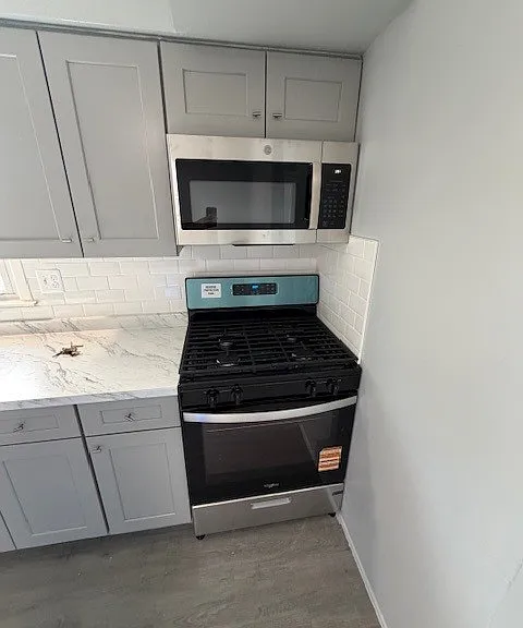 16 Silkman Pl #2R — Photo 3