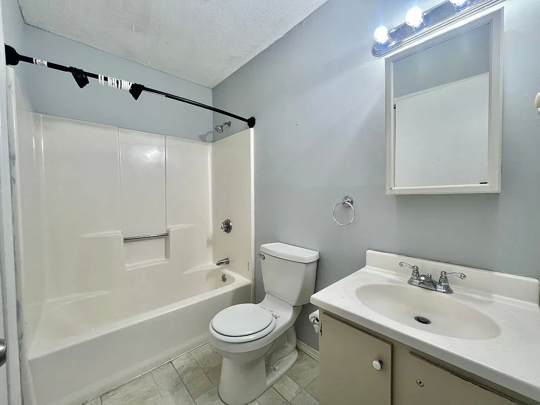 2 bed, 1.5 bath, 1040 sqft, $1,600 — Photo 4