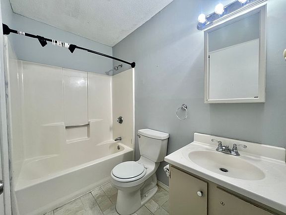 4th image of 975 Meriden Rd APT 44