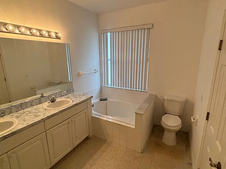 2915 Sunset Lakes Blvd — Photo 25