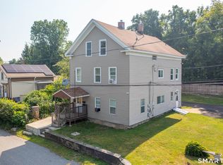 27 Railroad St, Putnam, CT 06260