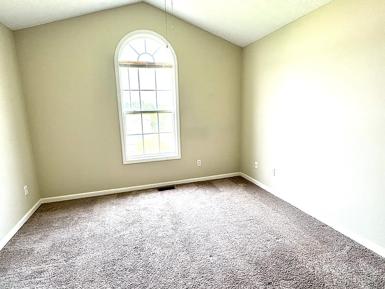 638 Hampton Way #B — Photo 10