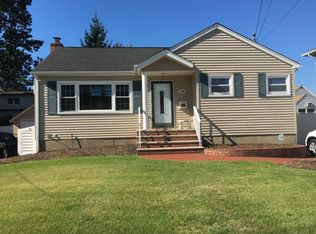 192 Hewlett Ave, Merrick, NY 11566