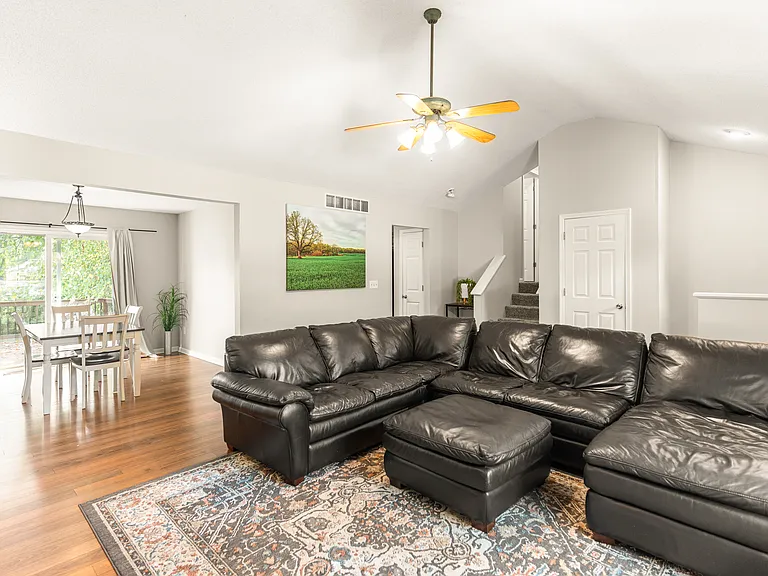 2112 Saratoga Dr — Photo 7
