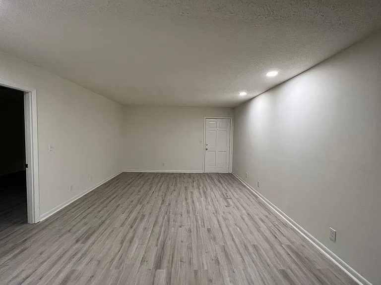 Sunset Rock Apartments — Photo 15