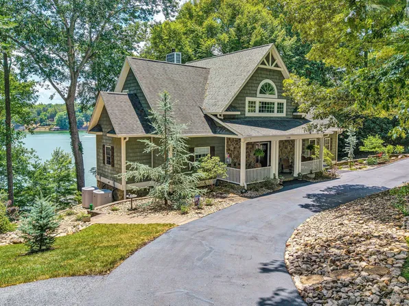 1100 Angela Ct, Moneta, VA 24121