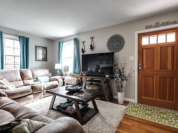 2nd image of 4022 Augusta Ave