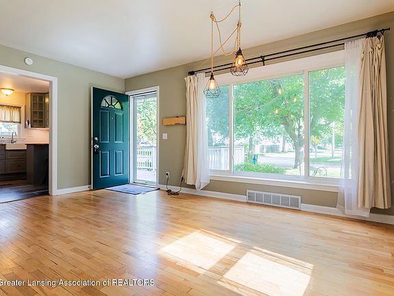 4th image of 219 Kipling Blvd