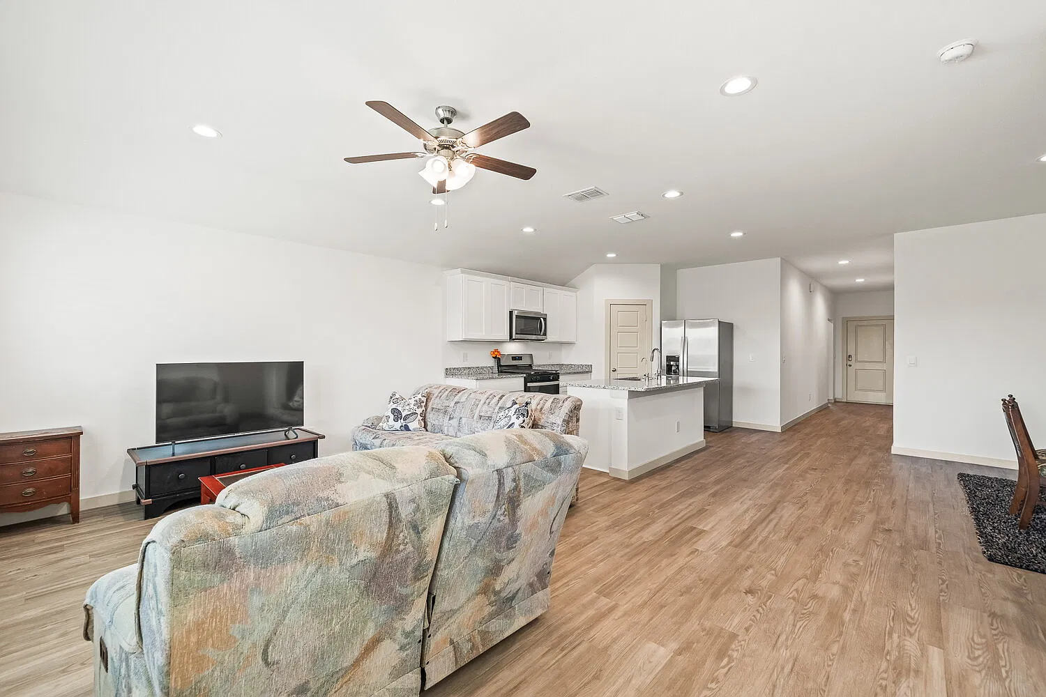 4 bed, 2.0 bath, 1778 sqft, $2,150 — Photo 4