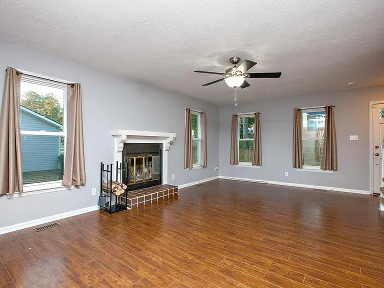 1819 Eichelberger Dr — Photo 29