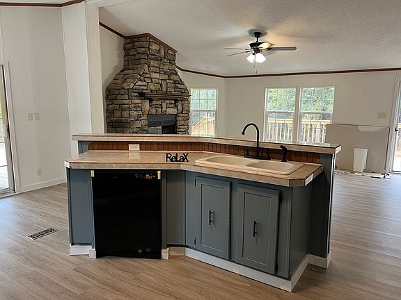 4th image of 630 Black Creek Trl