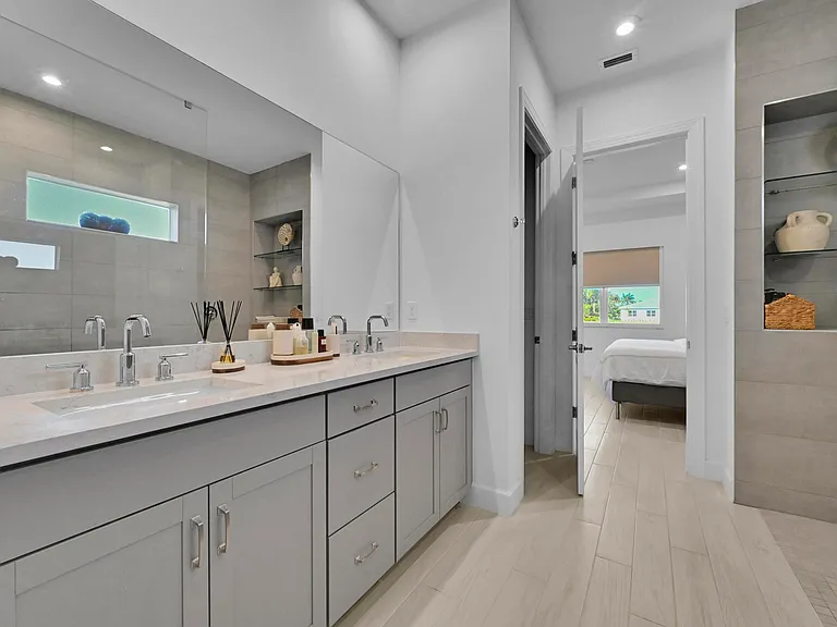 14185 SW Daphne St — Photo 15