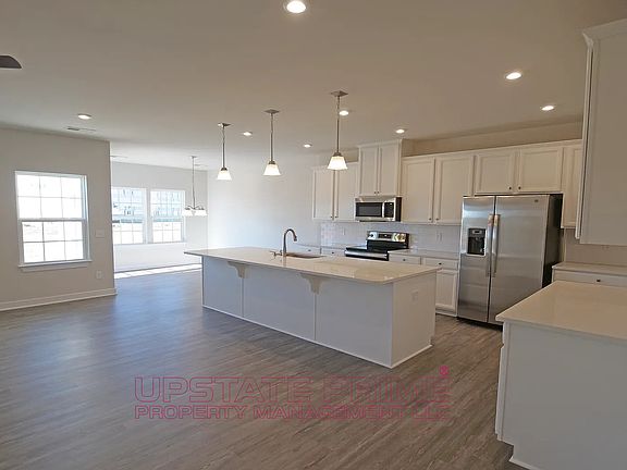 4th image of 312 Fairfield St