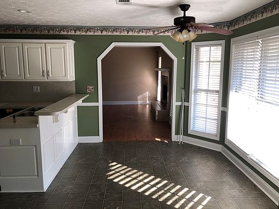 3rd image of 42 Stillwell Dr