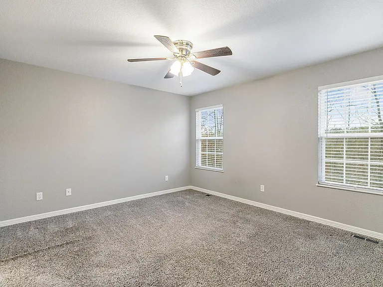 32 Kendal Dr — Photo 9
