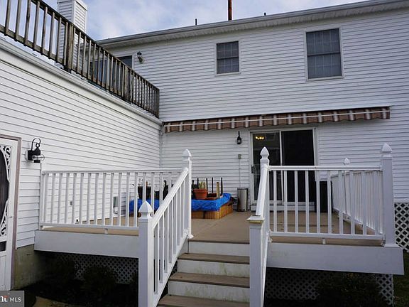 3rd image of 3208 Bay Ave