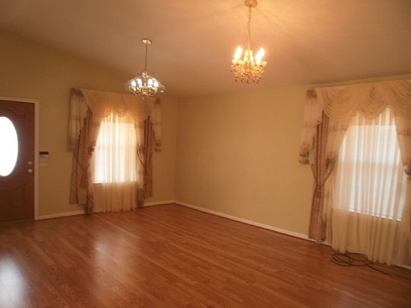 3rd image of 2545 Tan Oak Dr