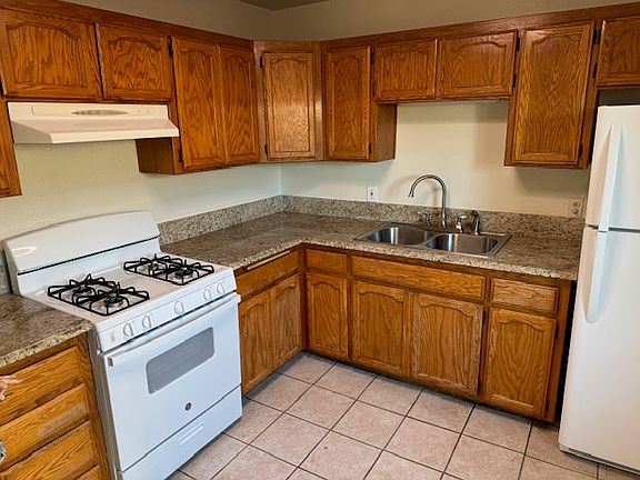 granite counters and gas stove kitchen