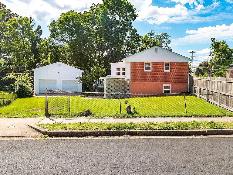 9802 Lomond Dr — Photo 29