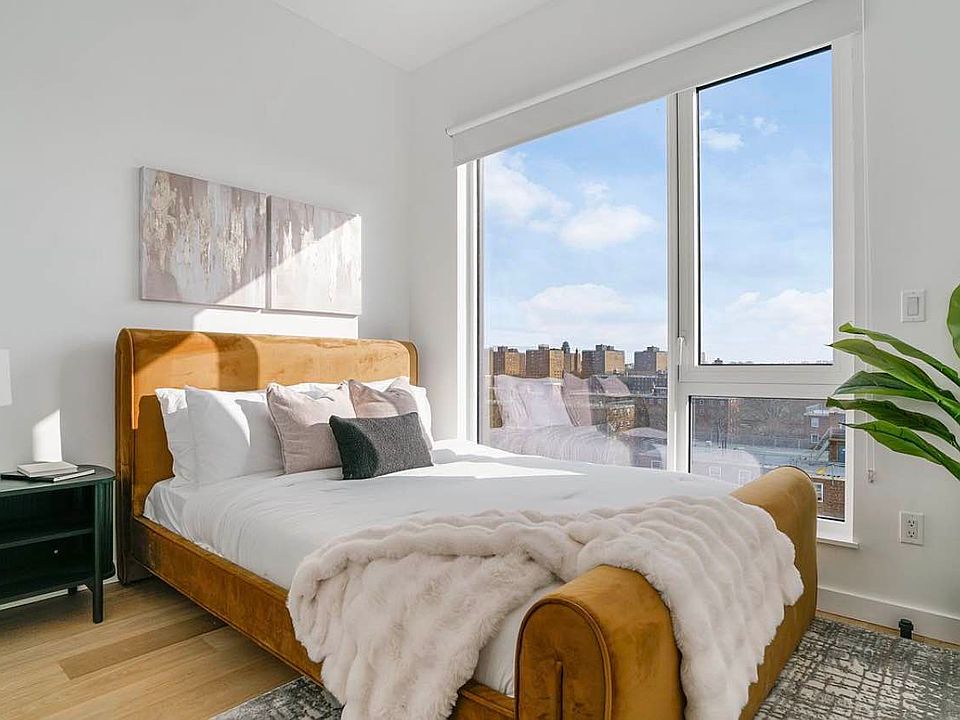 1st image of 11-14 35th Ave #525