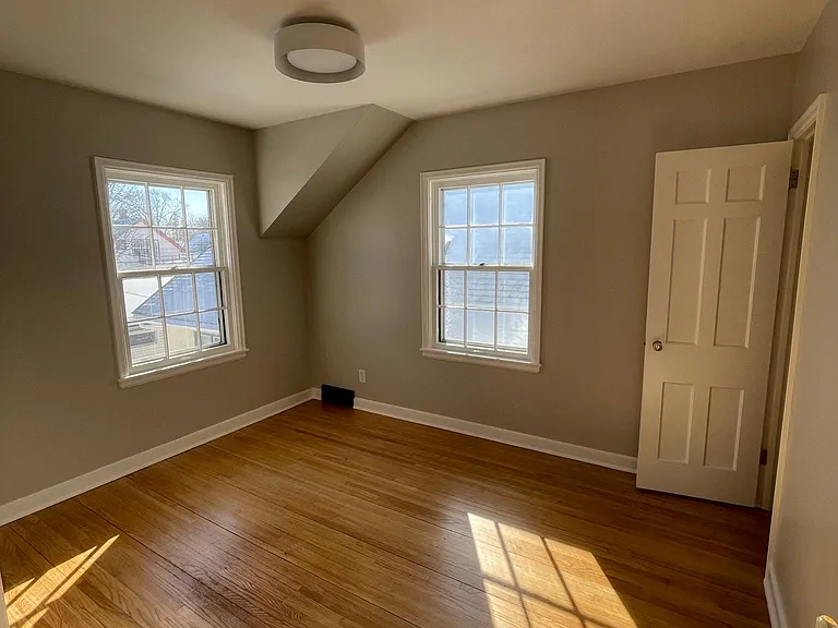1933 Arthur St NE — Photo 10