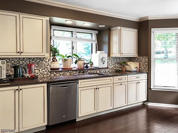 4th image of 111 Autumn Ridge Rd