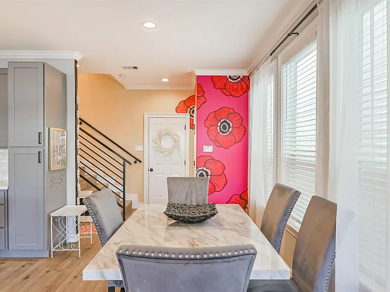 1010 Melneeka Ln — Photo 14