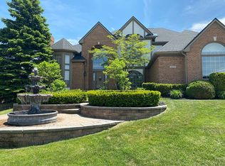 49237 Fox Dr N, Plymouth, MI