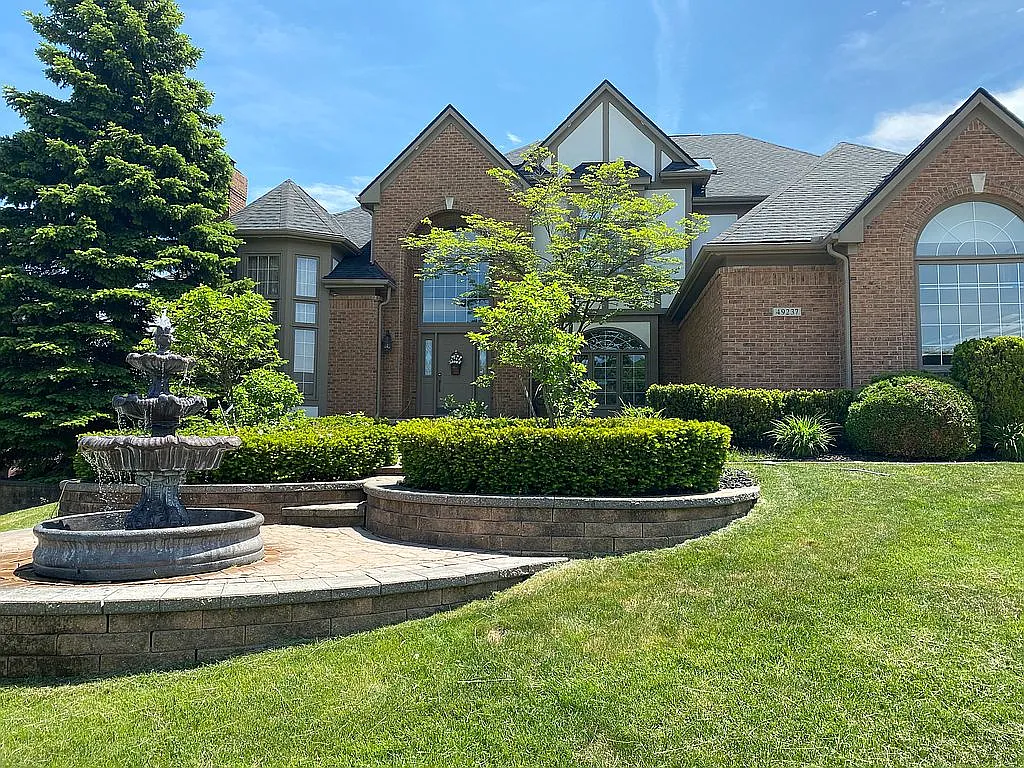 49237 Fox Dr N photo 1