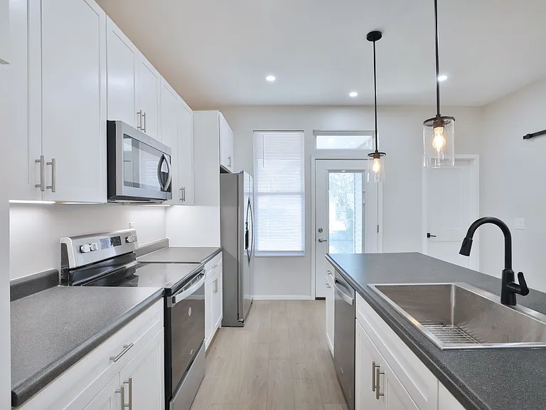 108 Hawkes Ave — Photo 5