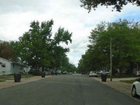 2nd image of 215 Kuhne Blvd