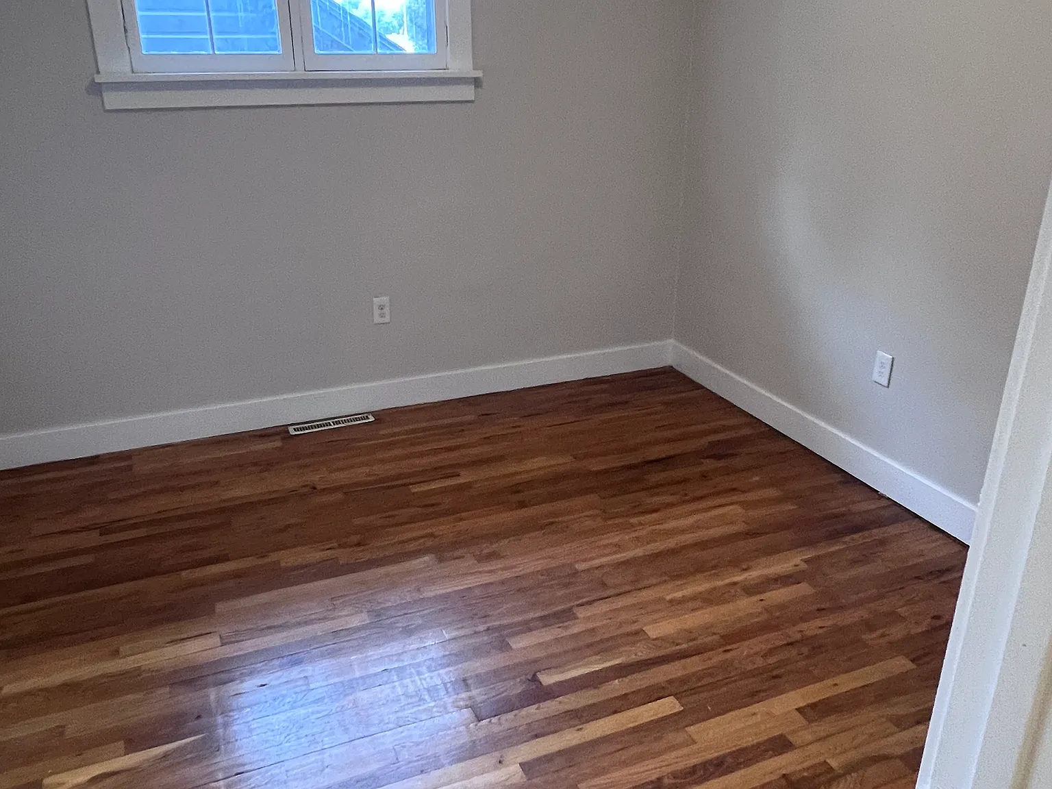 3 bed, 1080 sqft, $2,200 — Photo 4