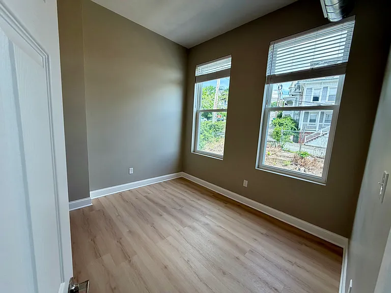 347-355 Main St #5 — Photo 6
