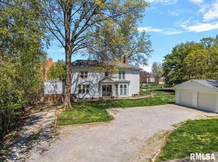 505 S Clay St, Taylorville, IL 62568