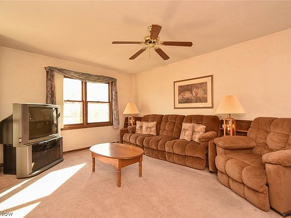 4th image of 520 Eldon Dr NW