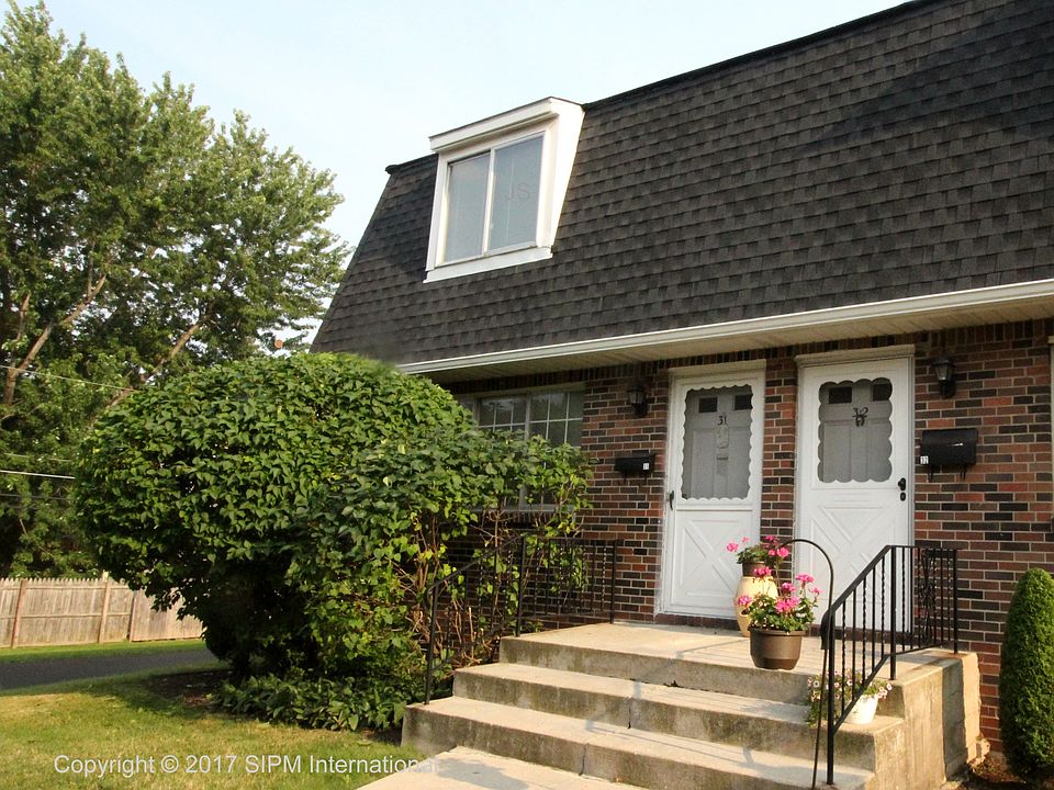 1st image of 31 Stoneledge Ct