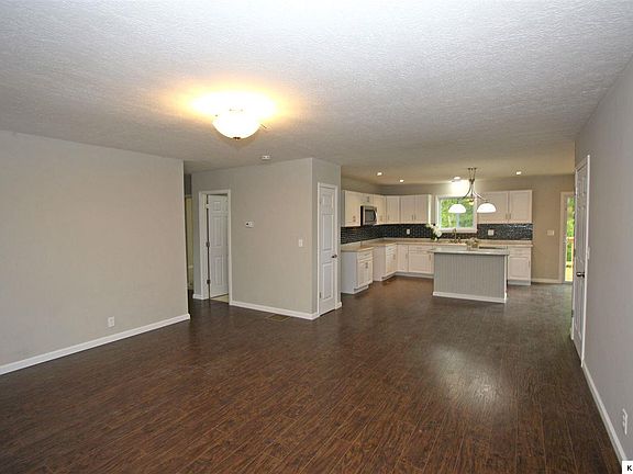 3rd image of 205 Lakeview Heights Dr