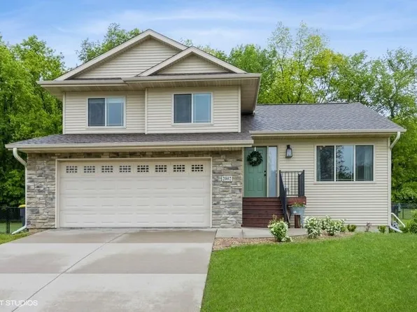 2002 Mackinaw Dr, Iowa City, IA 52245