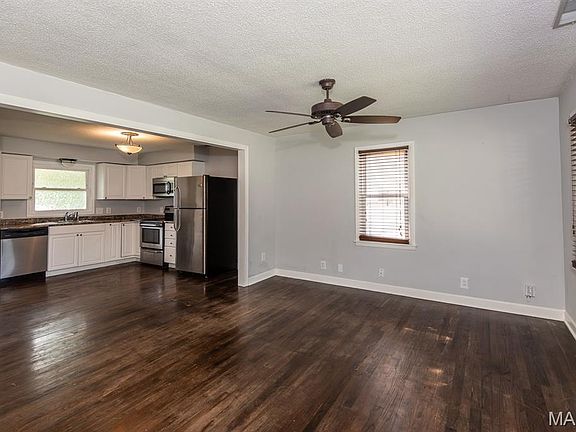 3rd image of 3242 Sims Ave