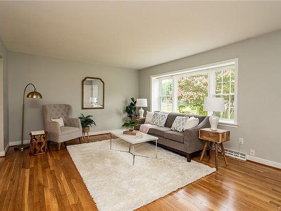 4th image of 357 Waxwing Dr