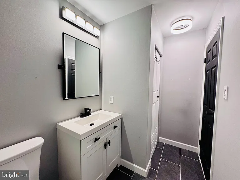 1403 Roberts Way — Photo 20
