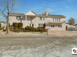 30 Alverson Loop, Staten Island, NY 10309