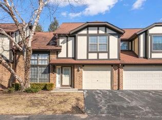 225 Wildwood Ct, Bloomingdale, IL