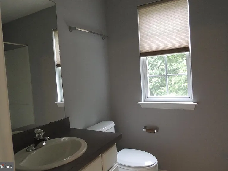 121 Chancellor Dr — Photo 18