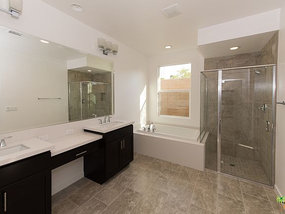 5th image of 427 Tan Oak Dr