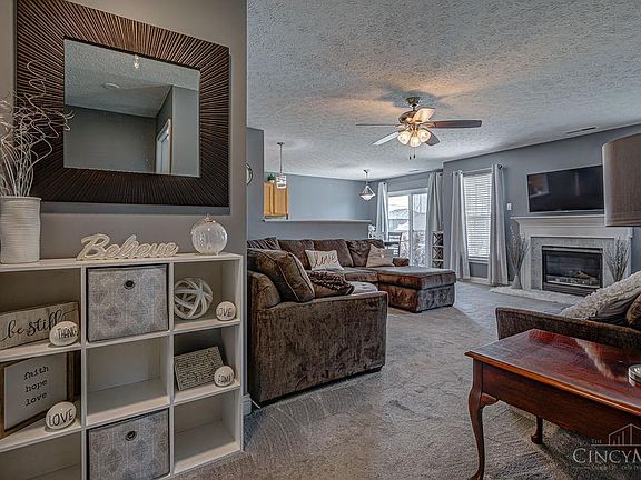 3rd image of 265 Easton Manor Dr