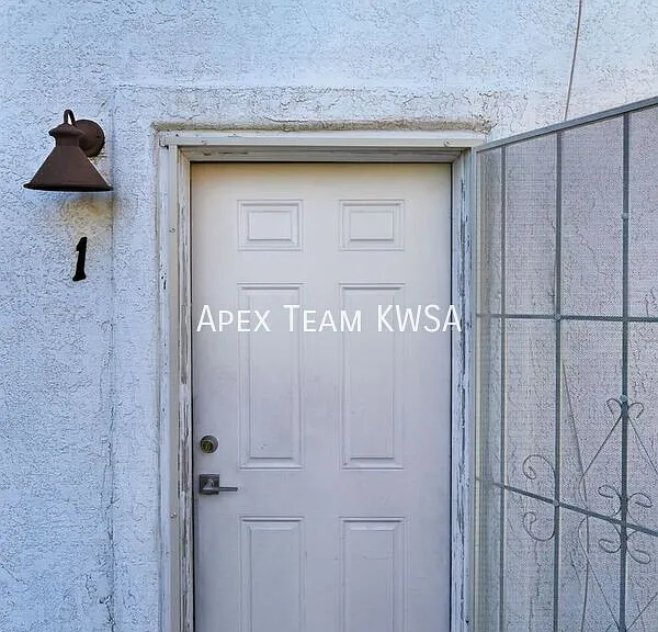 1414 W Delaware St — Photo 26