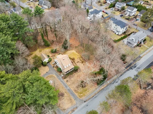 53 Elmwood Rd, Wellesley, MA 02481