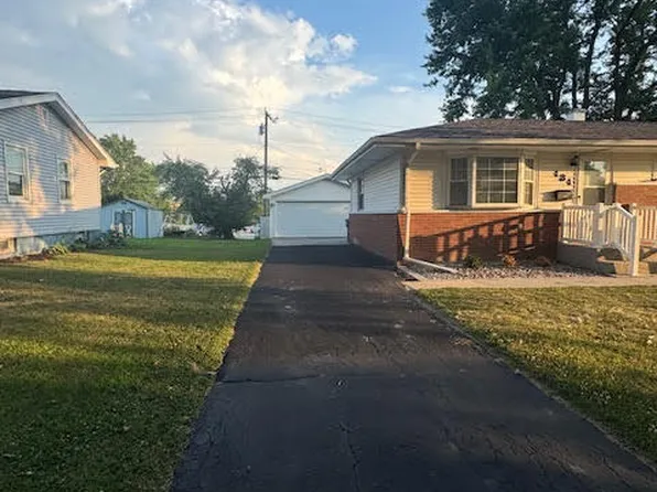 131 Crestview St, Crown Pt, IN 46307