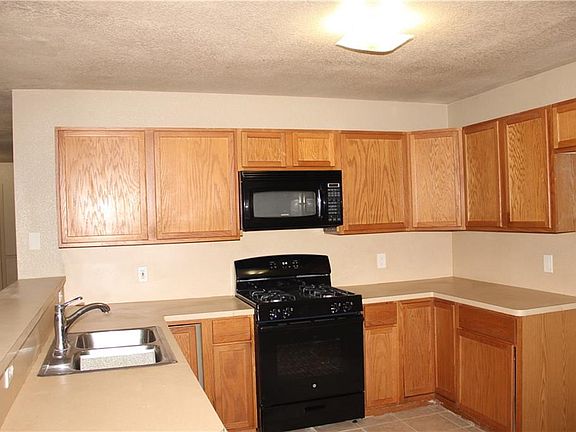 5th image of 250 Dove Hill Dr